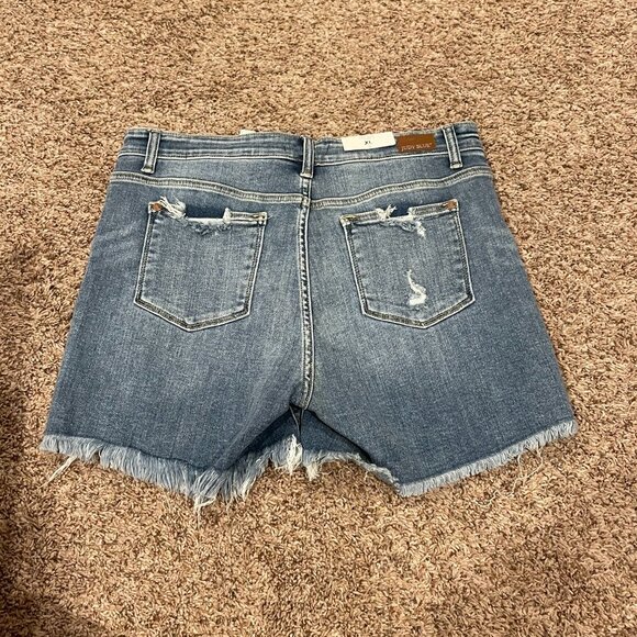 Judy Blue Women's Mid Rise Distressed Denim Shorts, Size XL, NWT - Picture 2 of 5